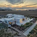 Rojo Villa Santa Maria (Paros)