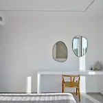 Rojo Villa Santa Maria (Paros)