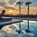 Villa Rojo Santa Maria (Paros)