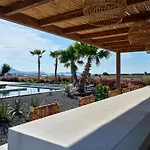 Rojo Villa *