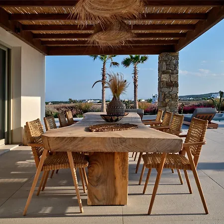 Rojo Villa Santa Maria (Paros)