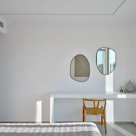 Rojo Villa Santa Maria (Paros)