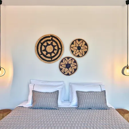 Rojo Villa Santa Maria (Paros)